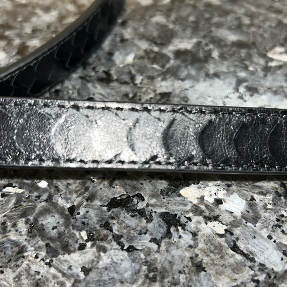 ⭐️NWOT Lauren Ralph Lauren Faux Snakeskin Black Belt with Gemstone Buckle⭐️ - Picture 3 of 8